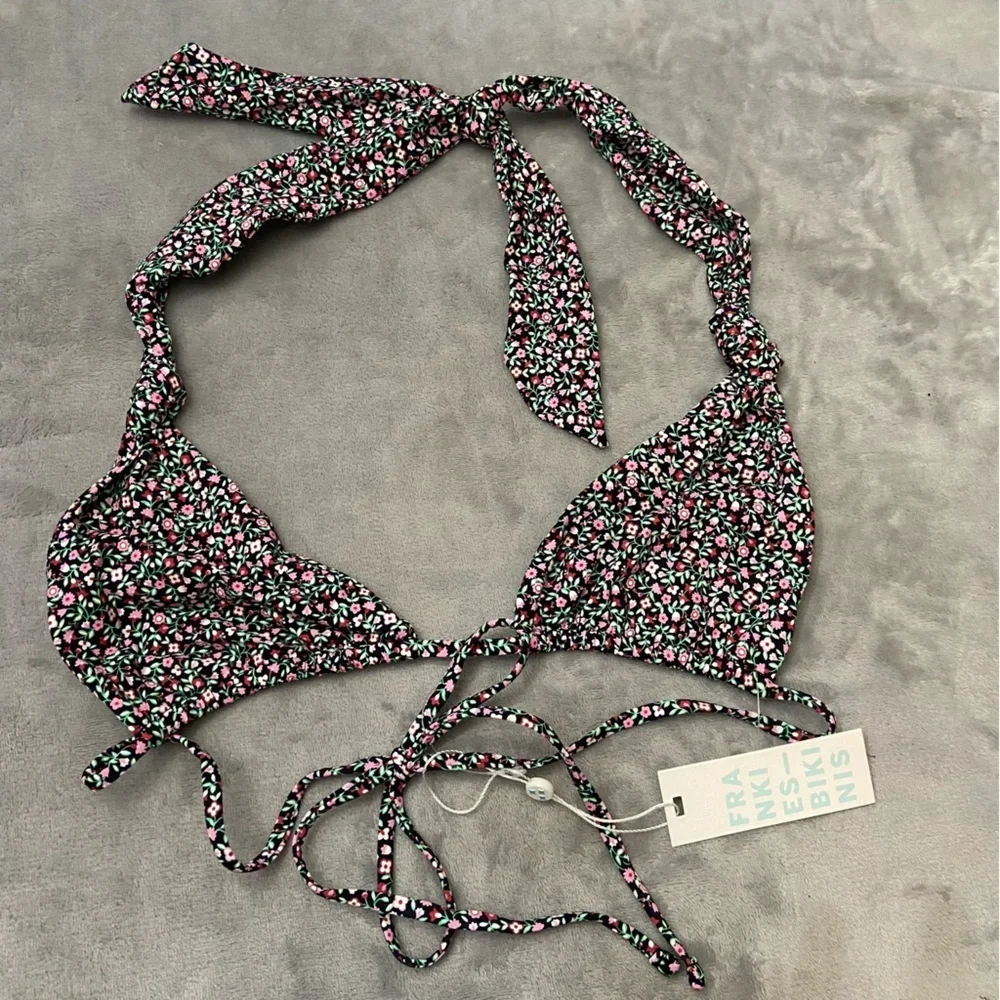 New! Frankie’s Bikinis Kealy triangle bikini top summer nights floral 4655